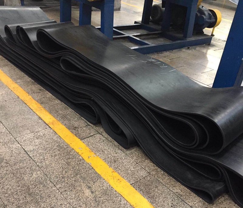 室外環形輸送帶遇到下雨跑偏是什麽原因？輸送帶廠家解決方式